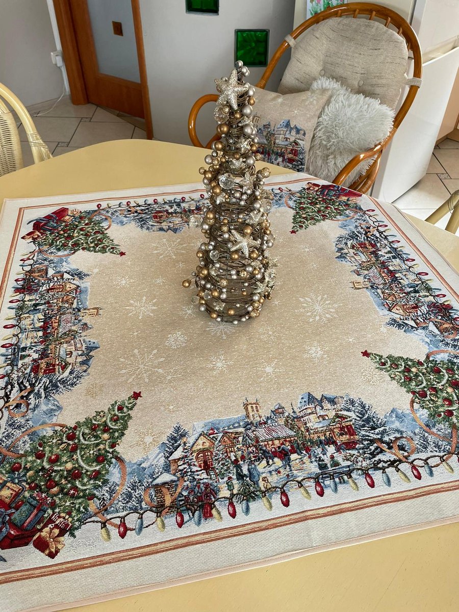 Obrus ze świątecznym miasteczkiem 100x100 cm V13 gobelinowy