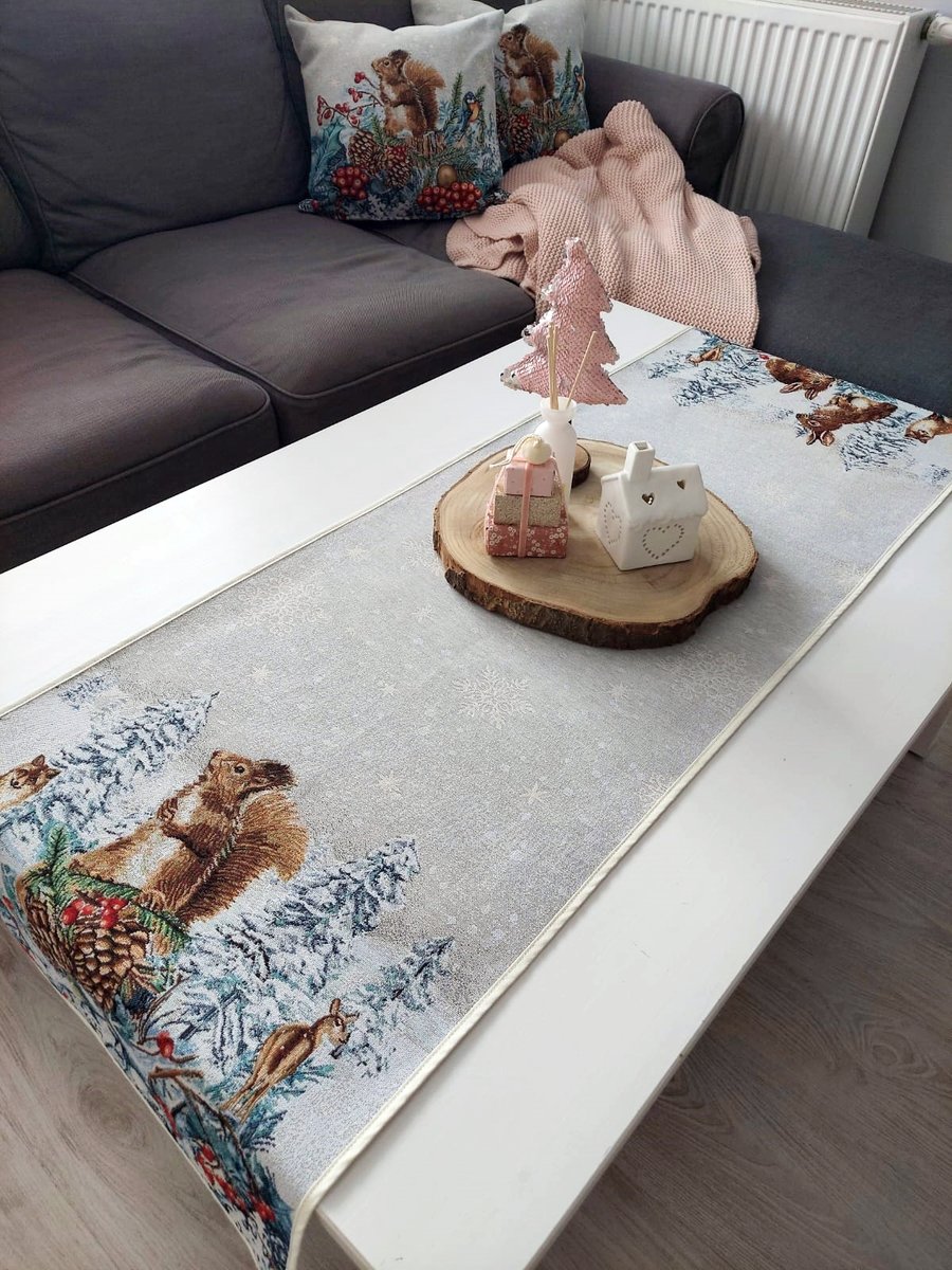 Bieżnik 45x140 cm ze zwierzętami leśnymi V12 gobelinowy świąteczny