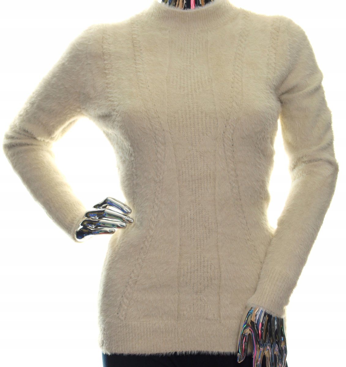 Damski miękki sweter typu alpaka półgolf ze wzorem beżowy UNI