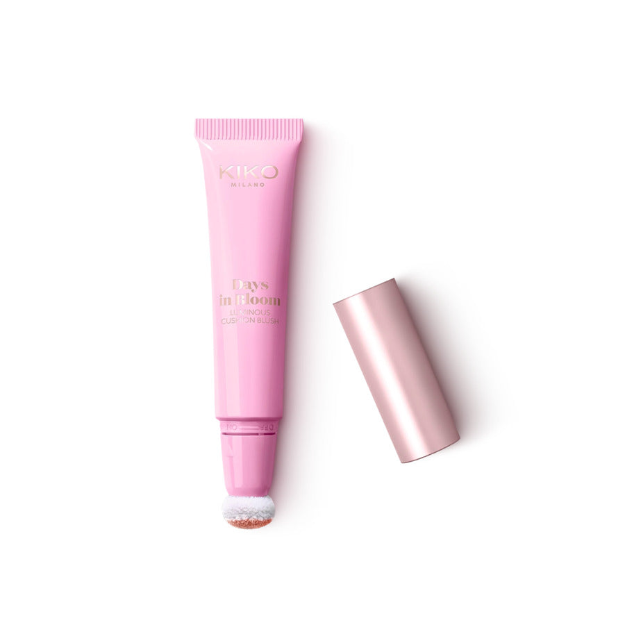 KIKO Milano Days In Bloom Luminous Cushion Blush rozświetlający róż w płynie z aplikatorem gąbkowym 01 Toasted Almond 14ml