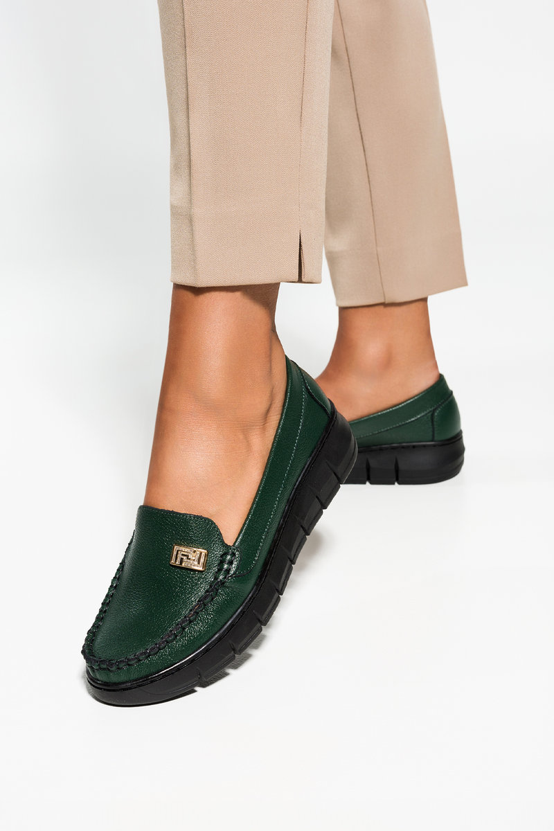 Zielone mokasyny skórzane damskie na platformie ze złotą ozdobą PRODUKT POLSKI Casu 10167-40