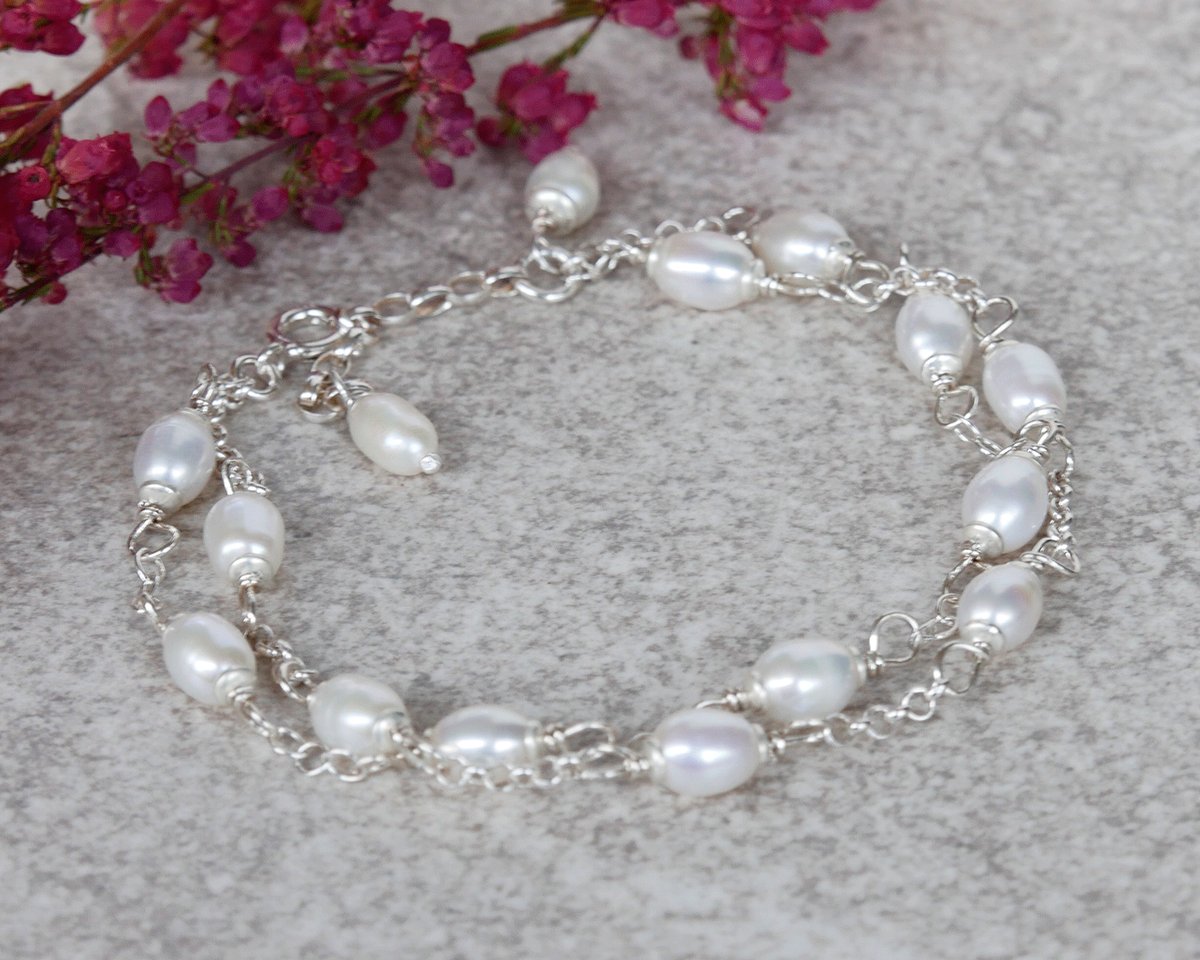 Dwurzędowa bransoletka z białych pereł w srebrze