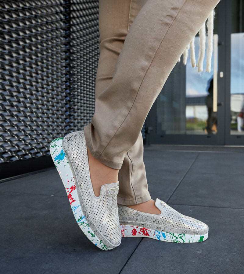 Beżowe półbuty na kolorowym koturnie Santina-36