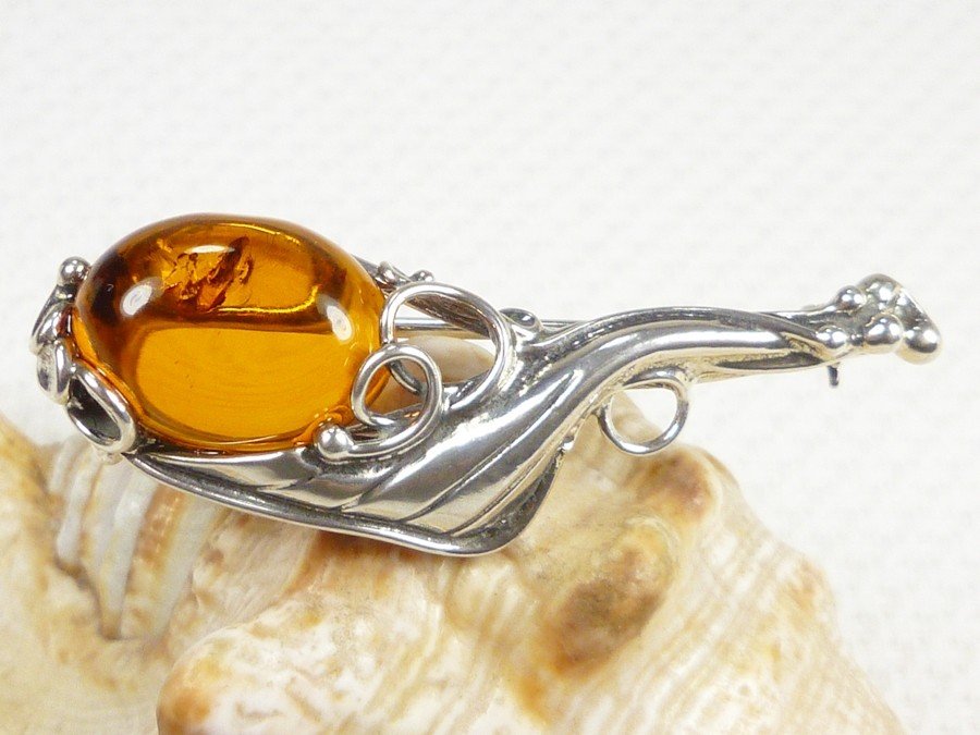 Broszka srebrna z bursztynem 405-56