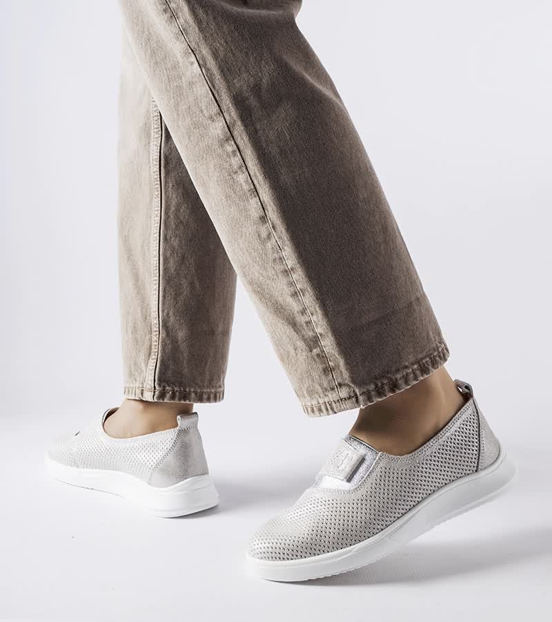 Srebne skórzane tenisówki perforowane Ethels-40