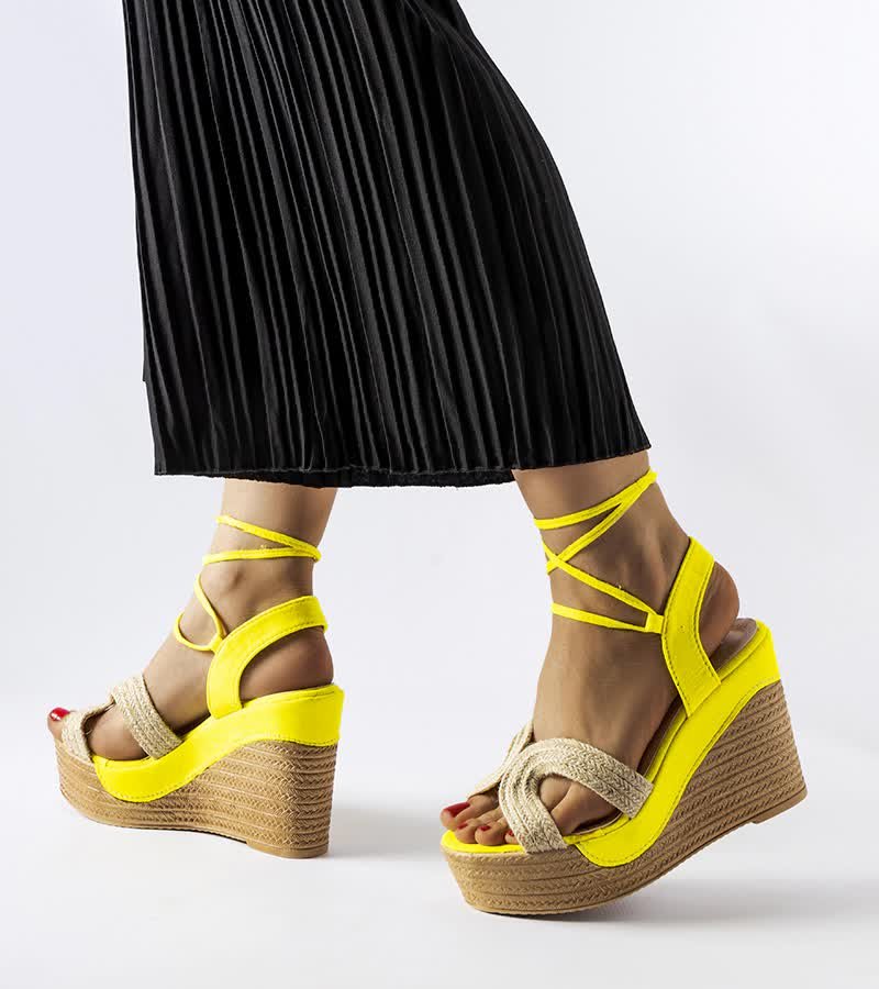 Żółte espadryle na koturnie Berta-39