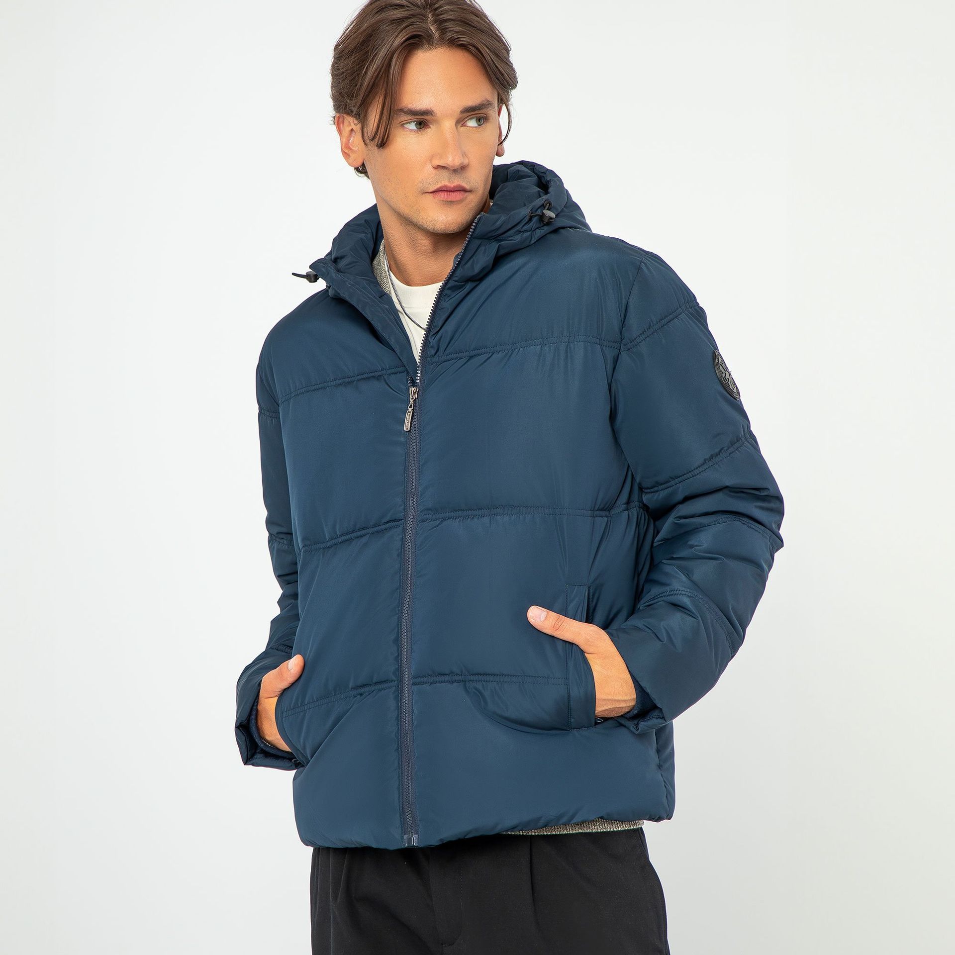 Męska kurtka pikowana z monogramem granatowa