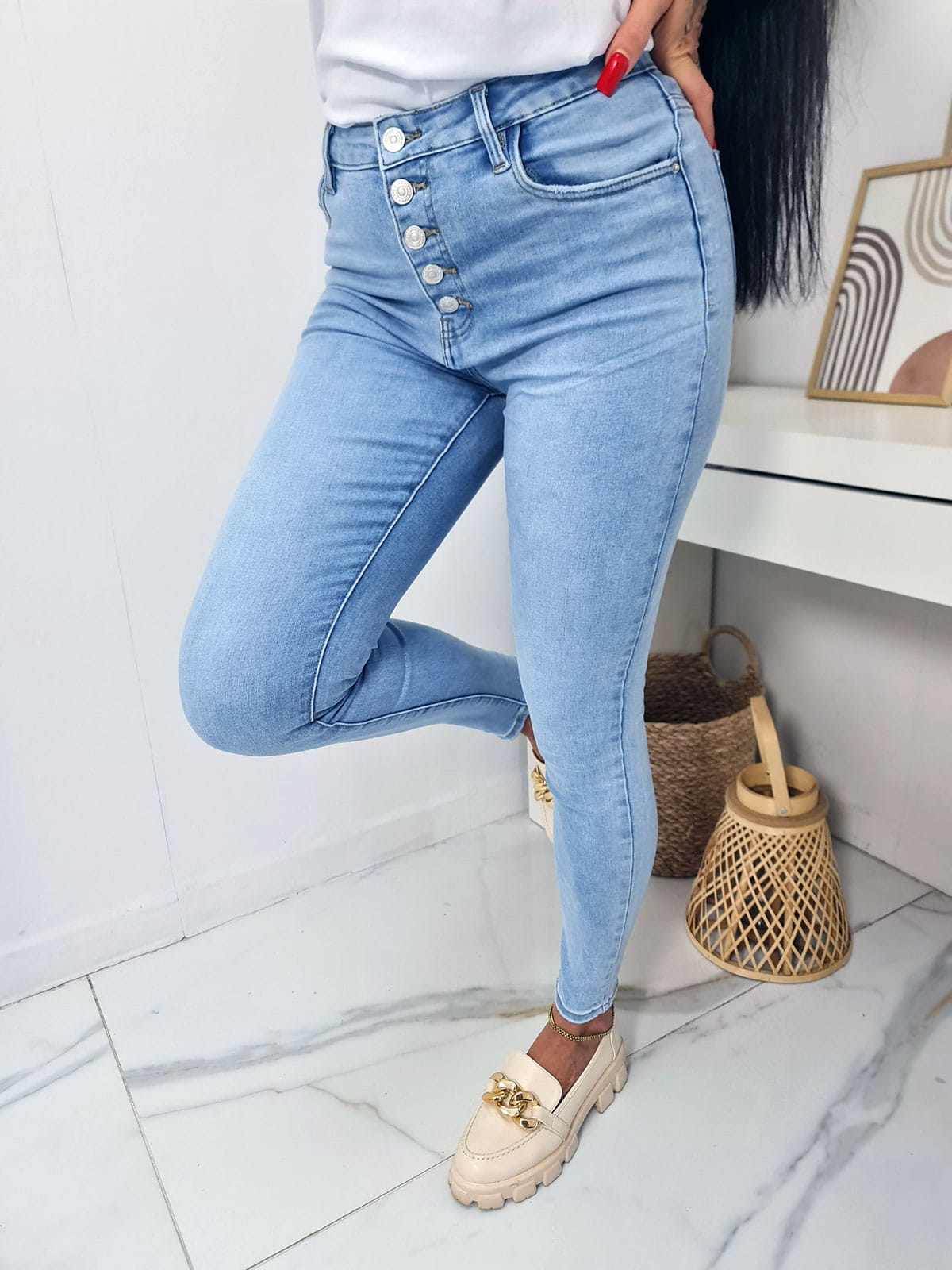 Klasyczne spodnie rurki jeansowe Paola z guzikami - jasny jeans - RE-DRESS