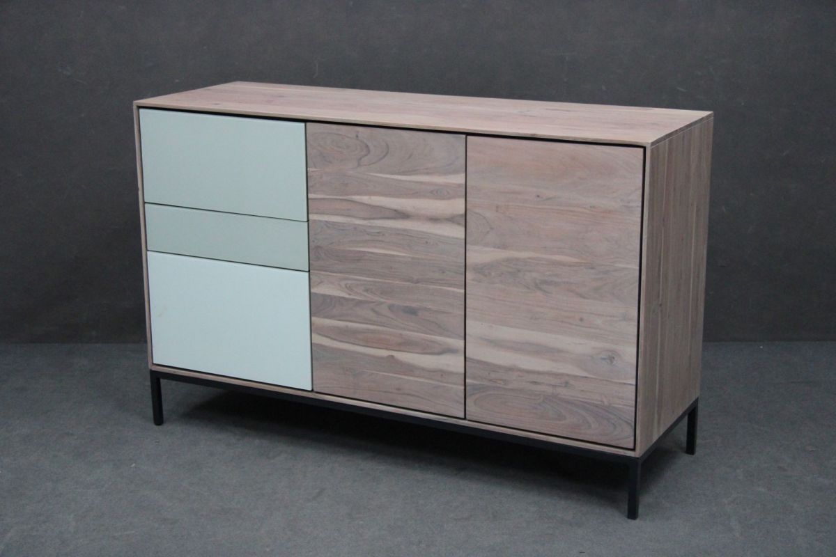 Komoda Chicago #07 Akacja Lakierowana 134X45X85 Cm B 7010