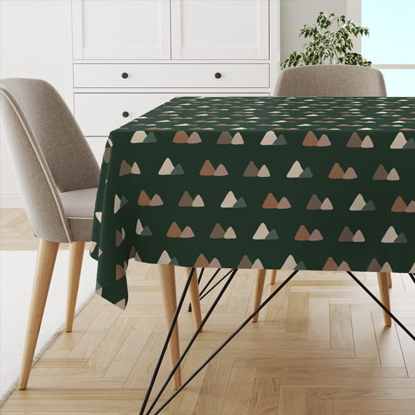Obrus WINTER wzór BN70 | Góry na ciemnozielonym tle 150 x 240 cm