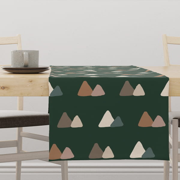 Bieżnik świąteczny WINTER wzór BN70 Góry na ciemnozielonym tle 40 x 140 cm