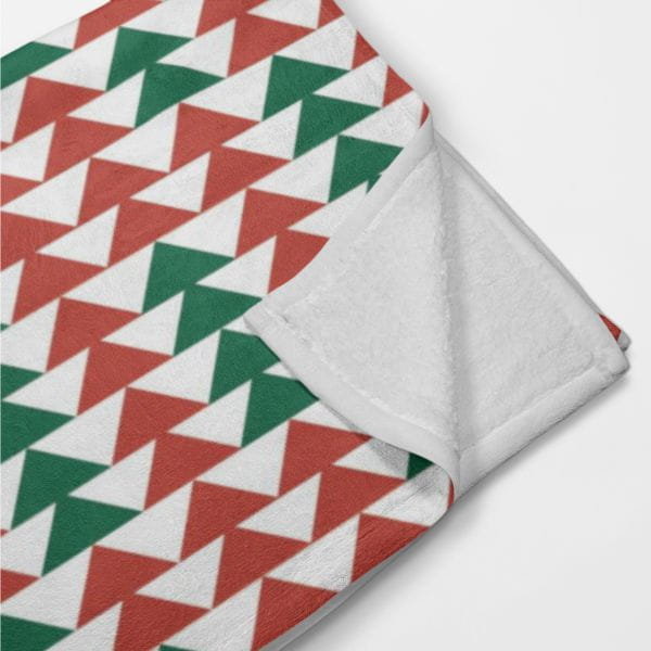 Koc pluszowy WINTER wzór BN09  | czerwone i zielone choinki 135 x 100 cm
