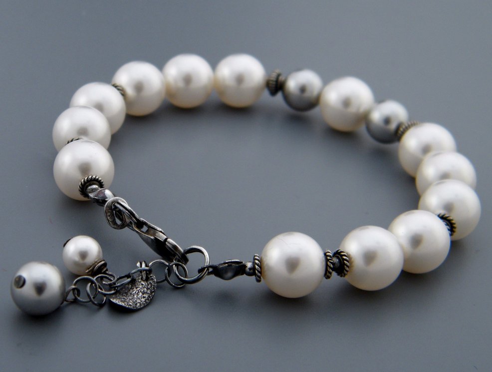 Bransoletka białe perły Swarovski srebro 925, oksydowana / JG. Projekt