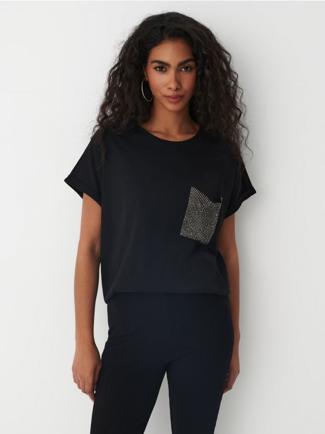Mohito - Czarny t-shirt z cekinową kieszenią - czarny