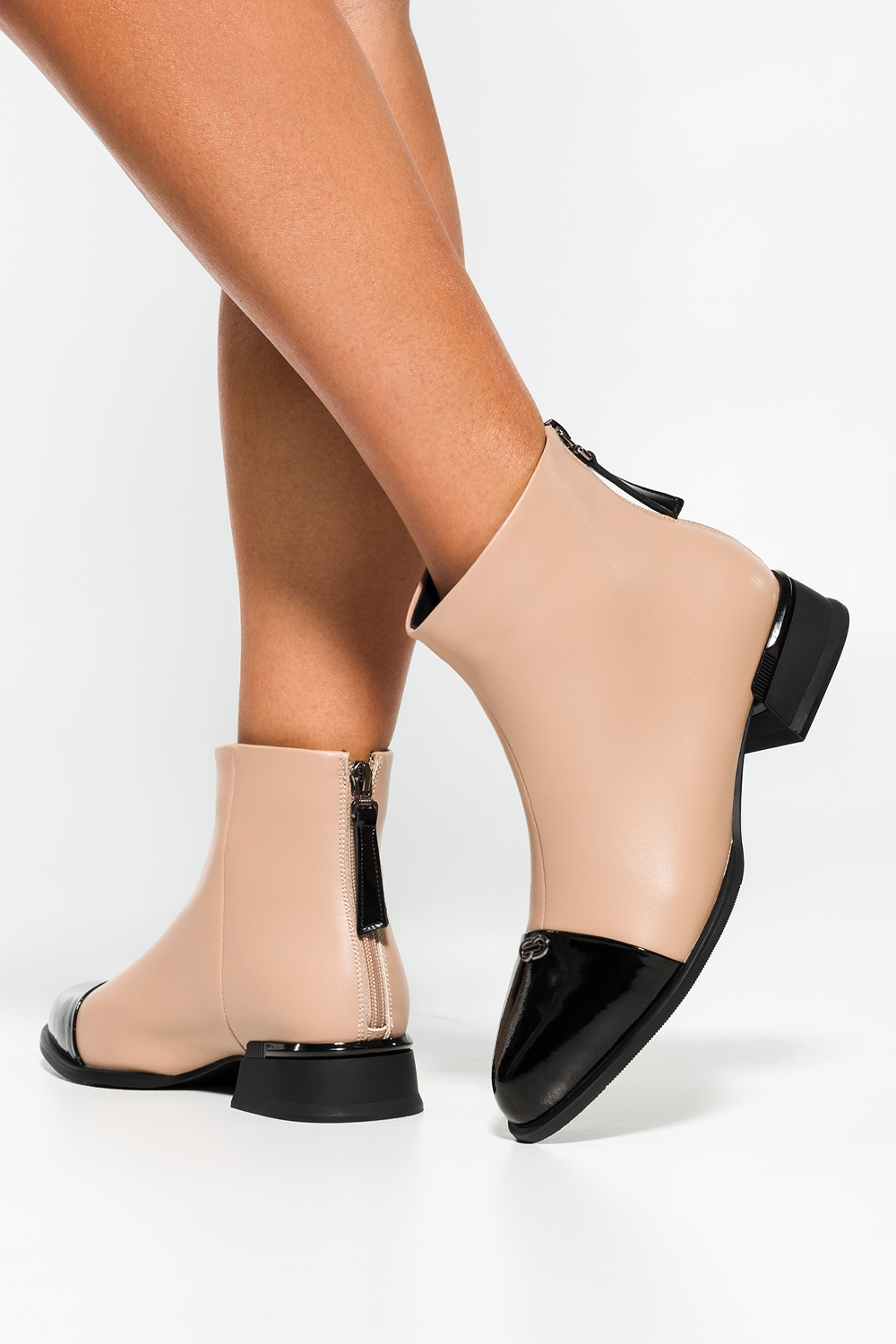 Beżowe botki skórzane damskie na ozdobnym niskim klocku dekoracja Casu SL24X5-A