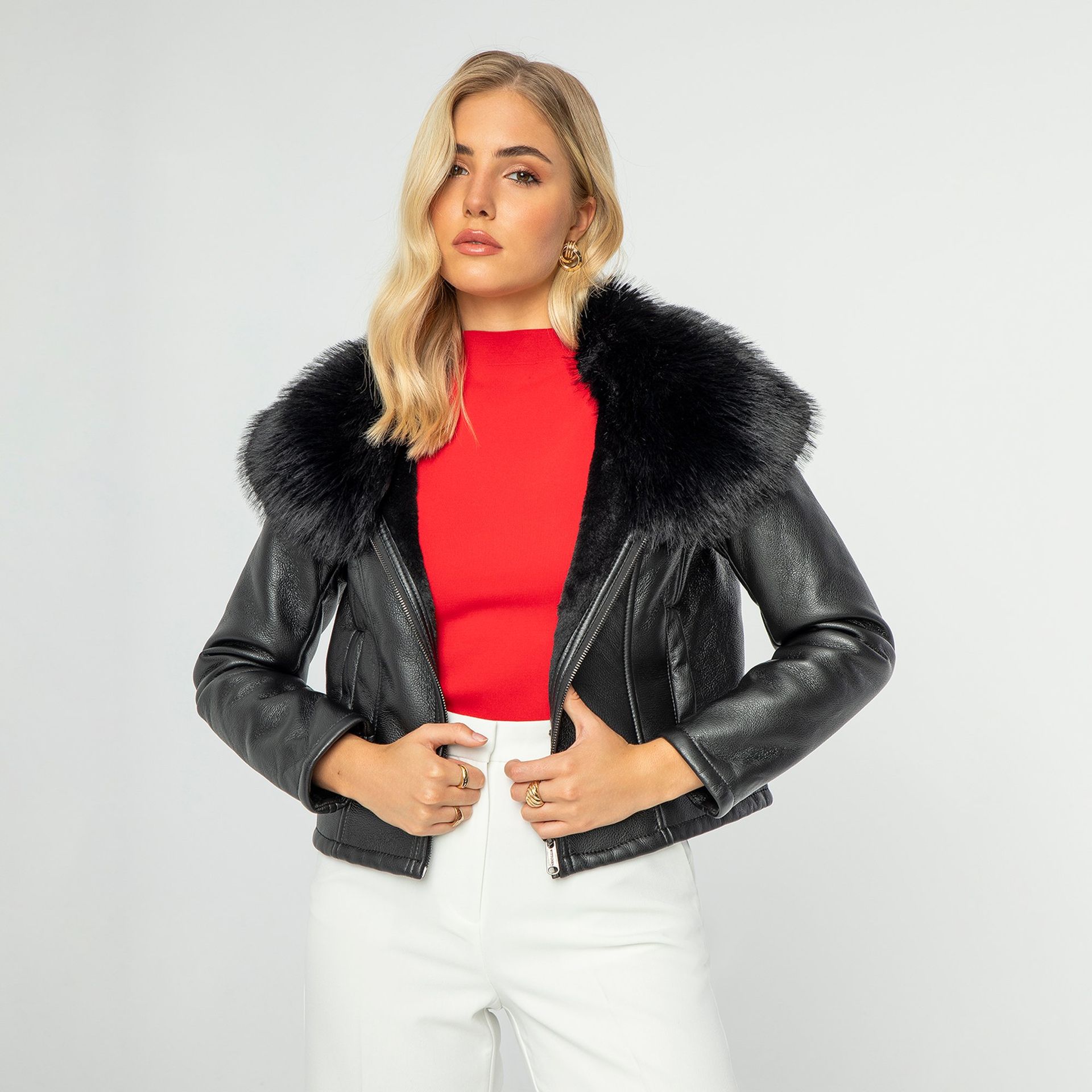 Damska kurtka z ekoskóry krótka czarna