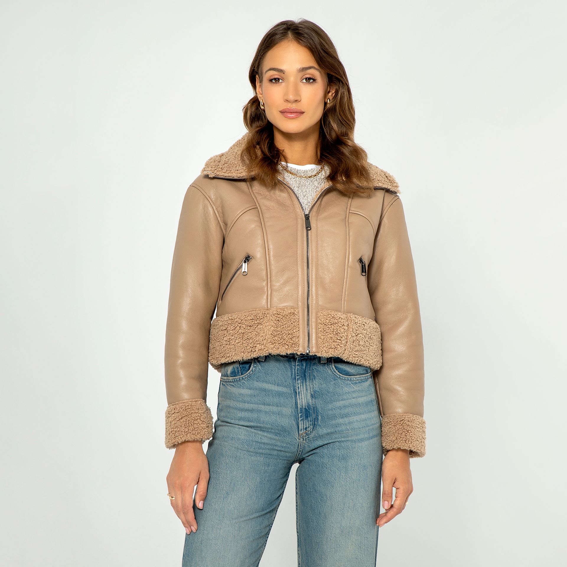 Damska kurtka z futerkiem krótka beżowa