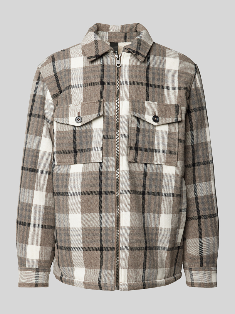 Kurtka koszulowa o kroju regular fit z podszewką z futerka i nakładanymi kieszeniami na piersi