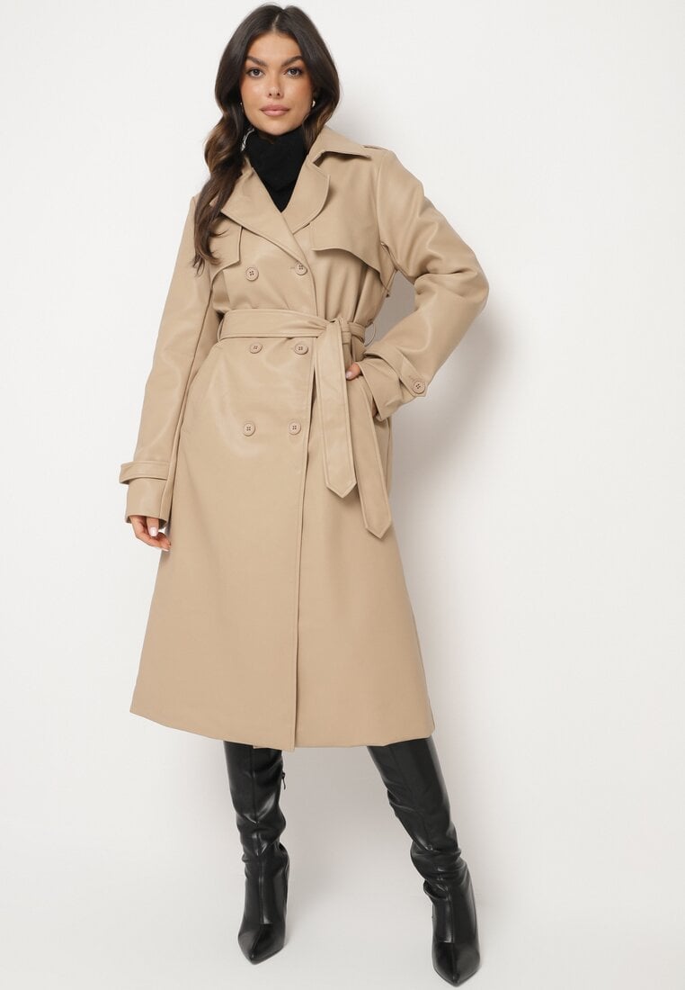 Beżowy Płaszcz w Stylu Trencza z Ekoskóry z Paskiem w Talii i Ozdobnymi Klapami Sintesca