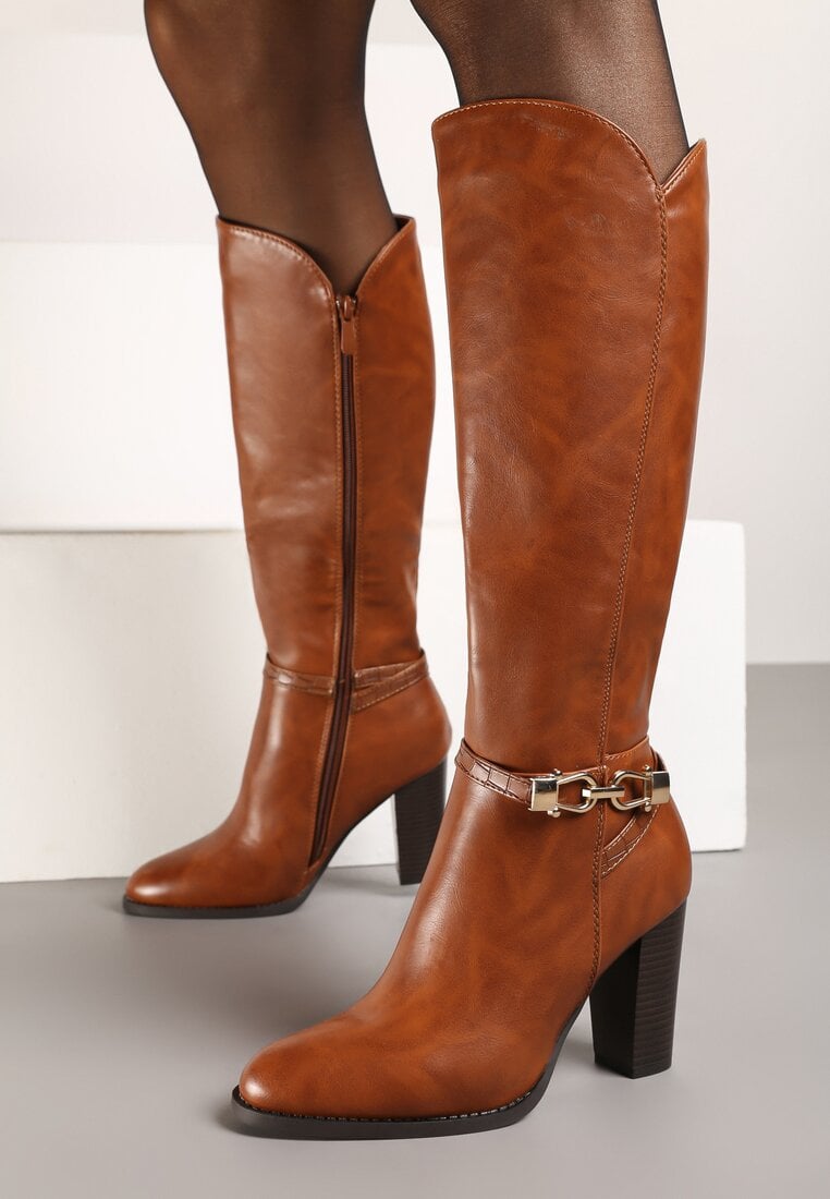 Jasnobrązowe Kozaki na Słupku z Minimalistyczną Klamerką Vortifra