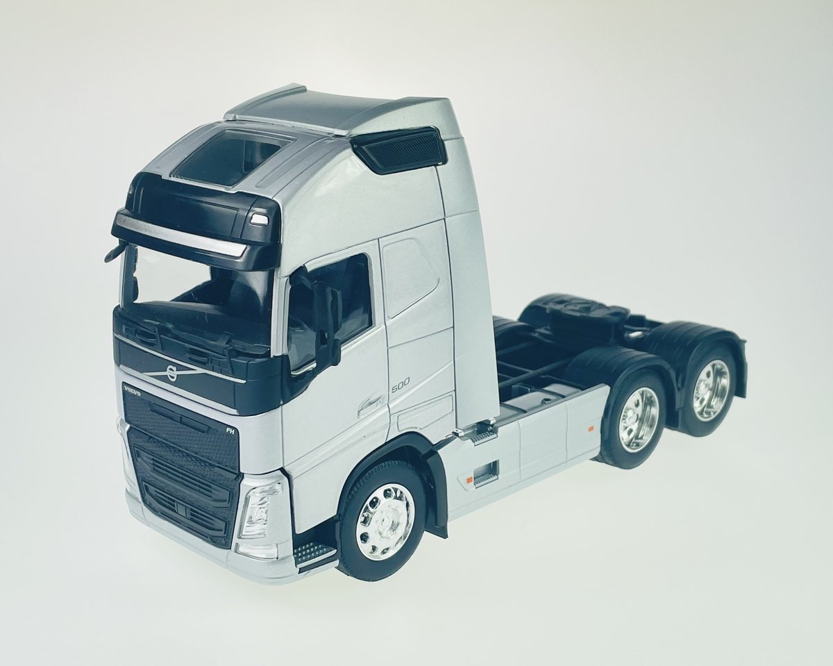 WELLY VOLVO FH 6x4 3 OSIE SREBRNY 1:32
