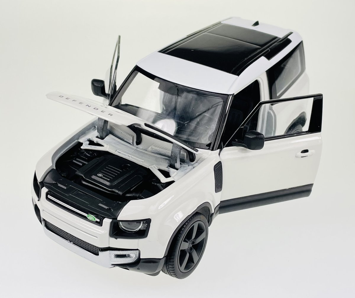 WELLY 2020 LAND ROVER DEFENDER BIAŁY 1:26 24110