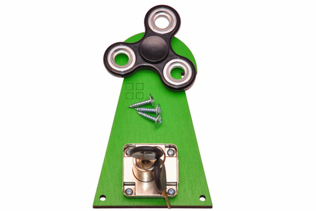 Zielony wiatrak z kluczykiem + czarny spinner do tablicy manipulacyjnej.