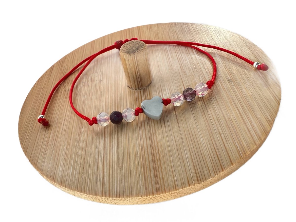 BRANSOLETKA na sznurku Czerwonym serce szare Opal Ametyst
