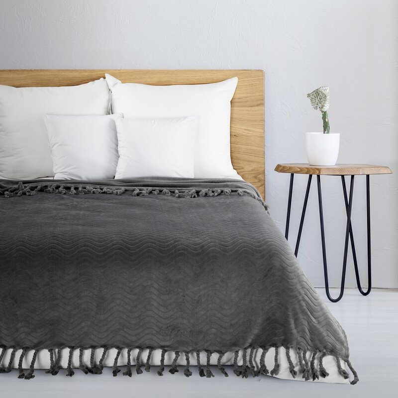 Koc z frędzlami 150x200 mikrofibra jednolity tłoczony EMMA stalowy