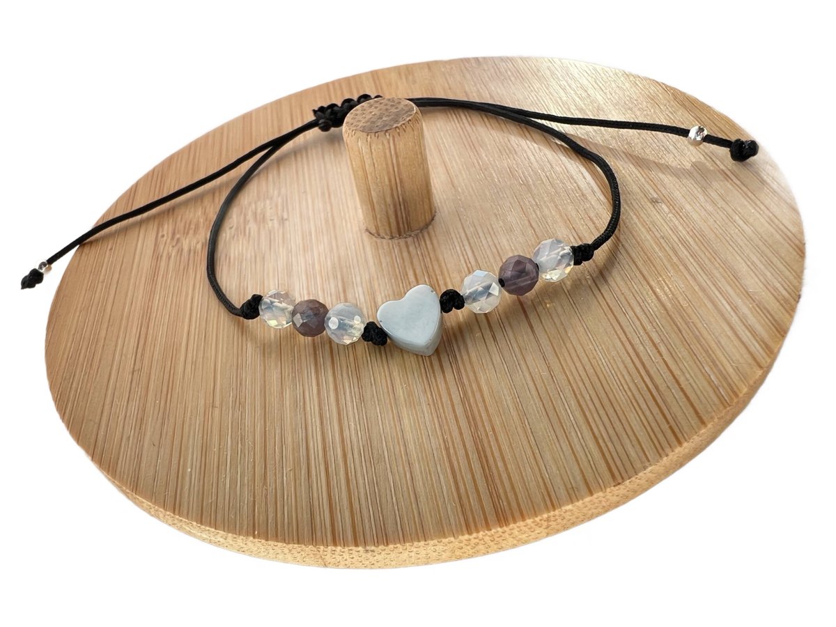 BRANSOLETKA na sznurku Czarnym serce szare Opal Ametyst