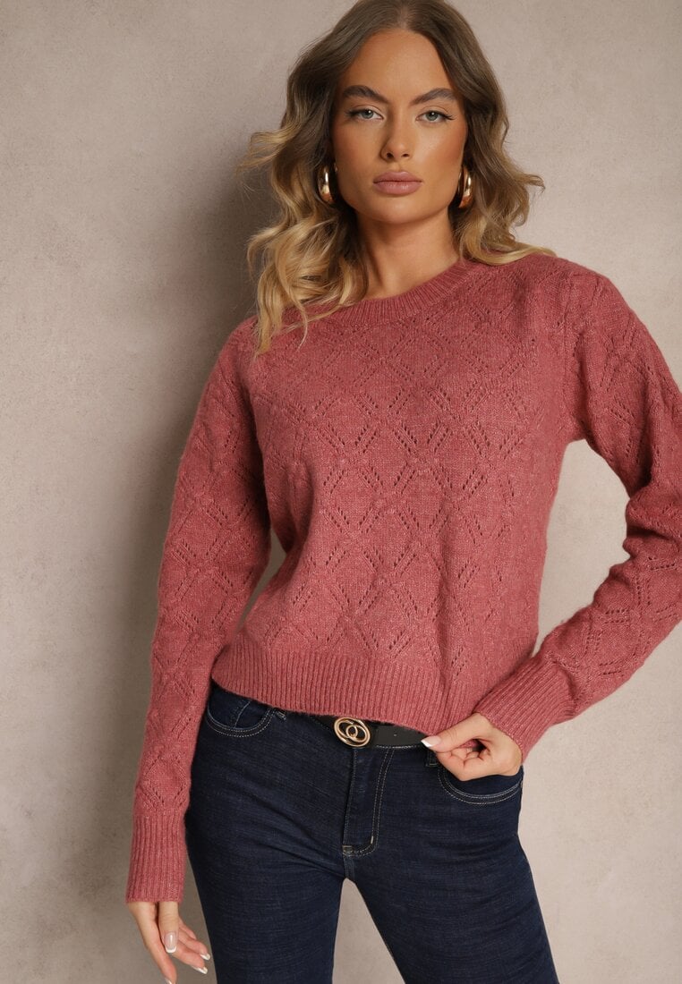 Różowy Sweter w Klasycznym Stylu z Tłoczonym Wzorem Deriel