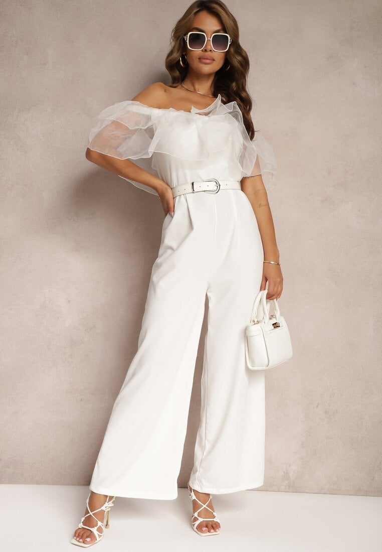 Biały Koktajlowy Kombinezon z Falbanką przy Dekolcie bez Rękawów Tessita