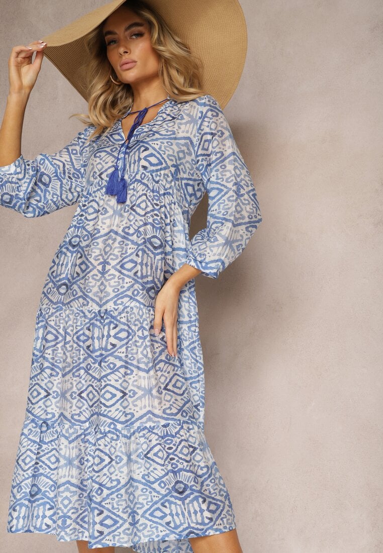 Niebieska Boho Sukienka o Rozkloszowanym Kroju z Wiązaniem przy Dekolcie i Falbankami Dimasie