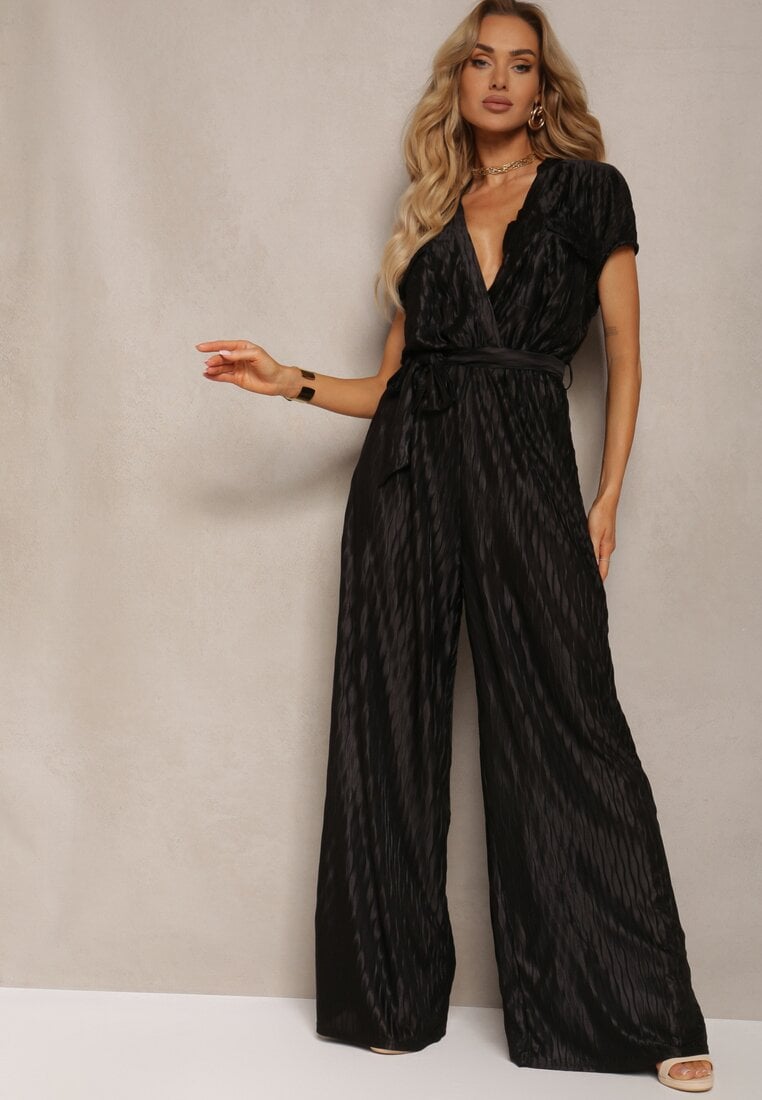 Czarny Kopertowy Kombinezon z Gumką w Talii ze Spodniami Palazzo i Materiałowym Paskiem Hesperi