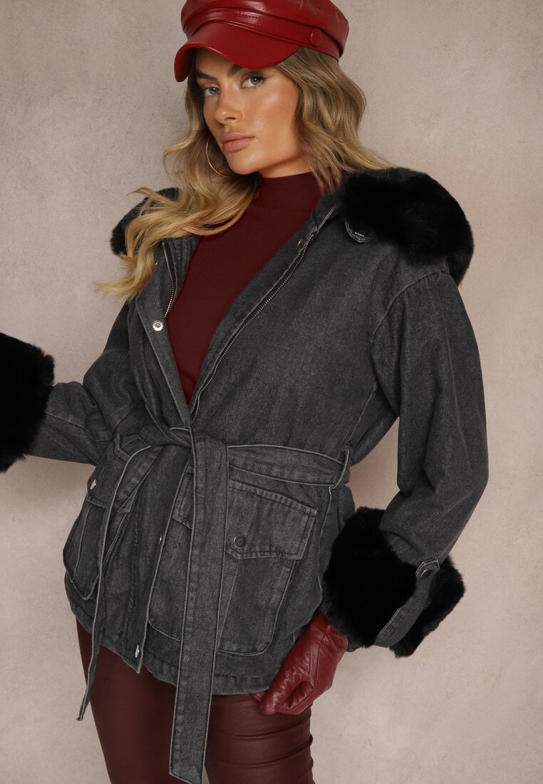 Czarno-Szara Jeansowa Kurtka z Odpinanym Futerkiem i Kapturem z Dodatkowym Paskiem Tarwena