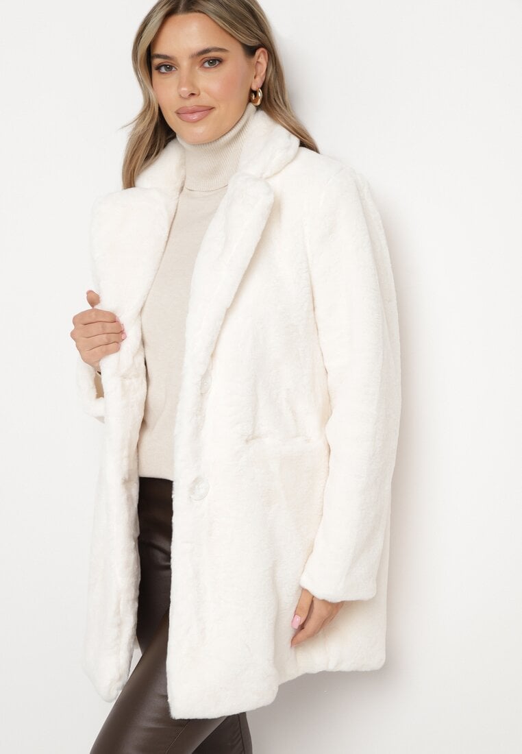 Jasnobeżowy Futerkowy Płaszcz Jednorzędowy z Kieszeniami i Eleganckim Kołnierzem Daienna