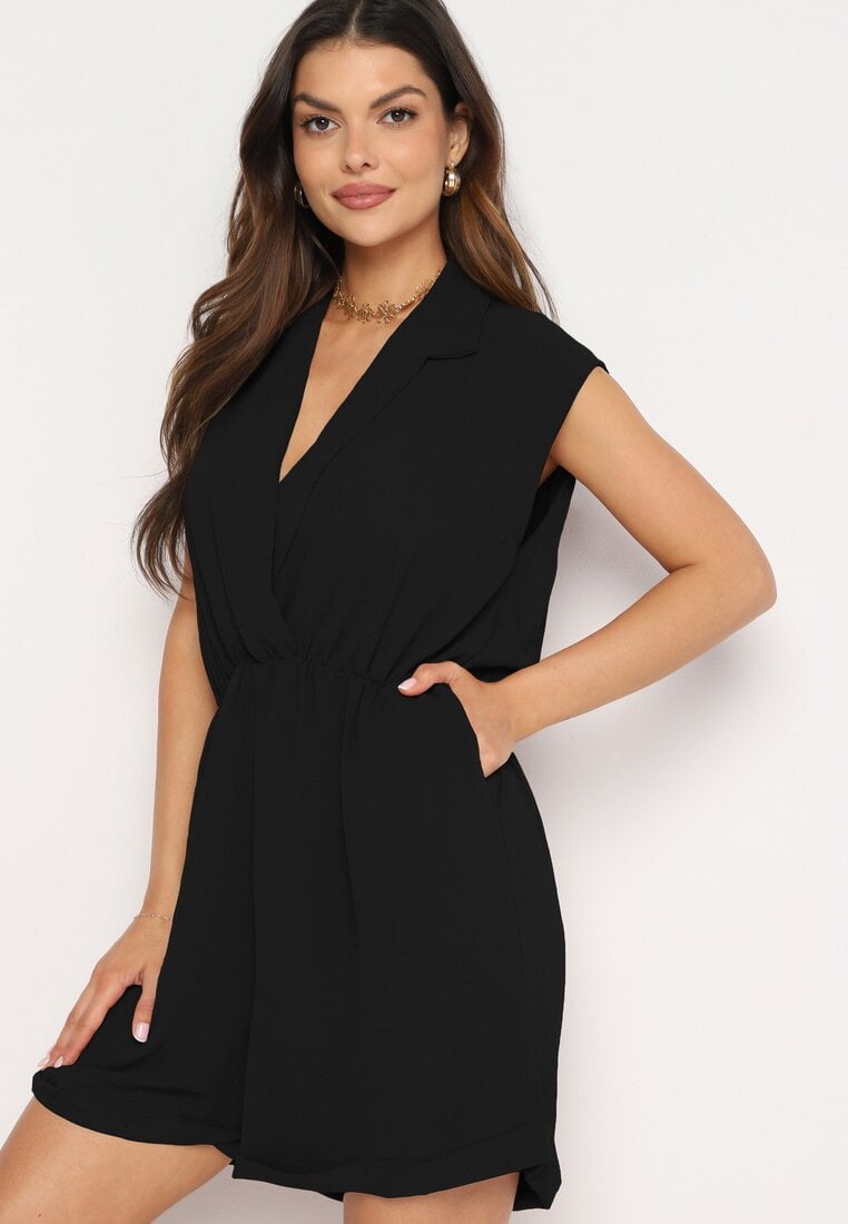 Czarny Kombinezon z Nakładkowym Dekoltem i Gumką w Talii Nansaliah