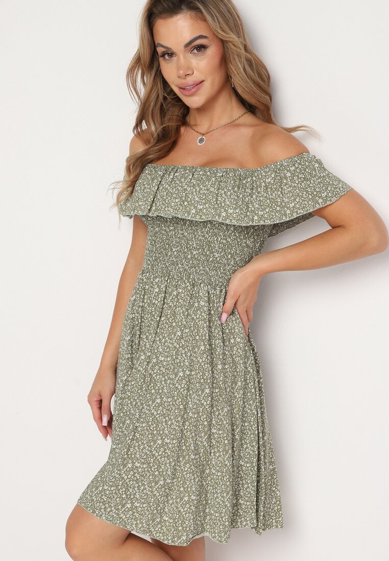 Ciemnozielona Bawełniana Sukienka z Hiszpańskim Dekoltem i Marszczoną Górą w Kwiaty Samorea