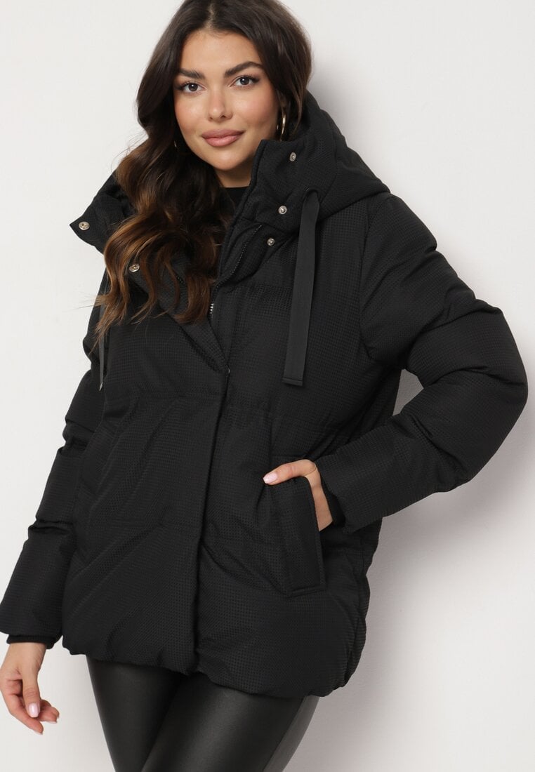 Czarna Kurtka Pikowana z Kapturem Vertigara