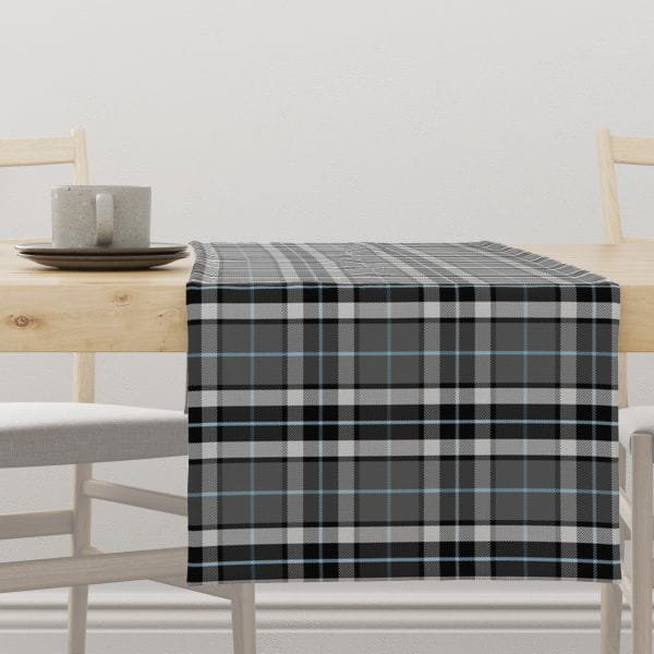 Bieżnik CLASSIC wzór CL06 szara krata z niebieskimi pasami 40 x 180 cm