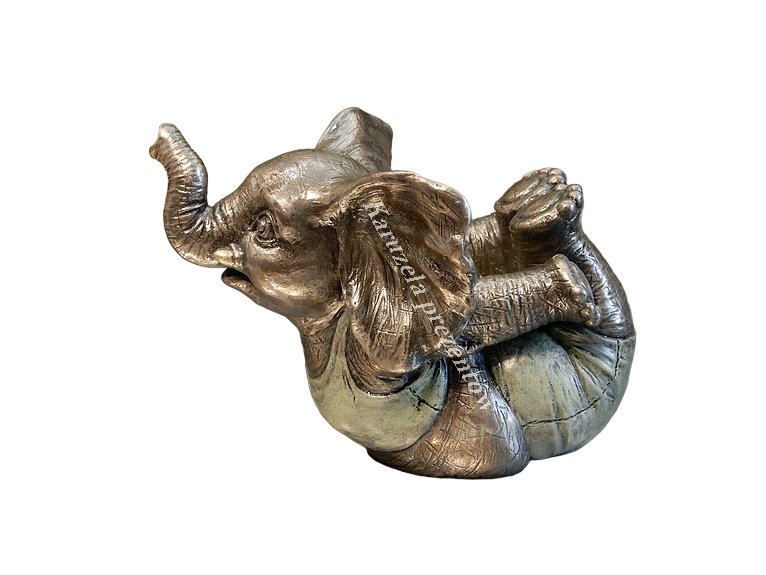 ŚLICZNA MAŁA ĆWICZĄCA SŁONICA FIGURKA NA SZCZĘŚCIE