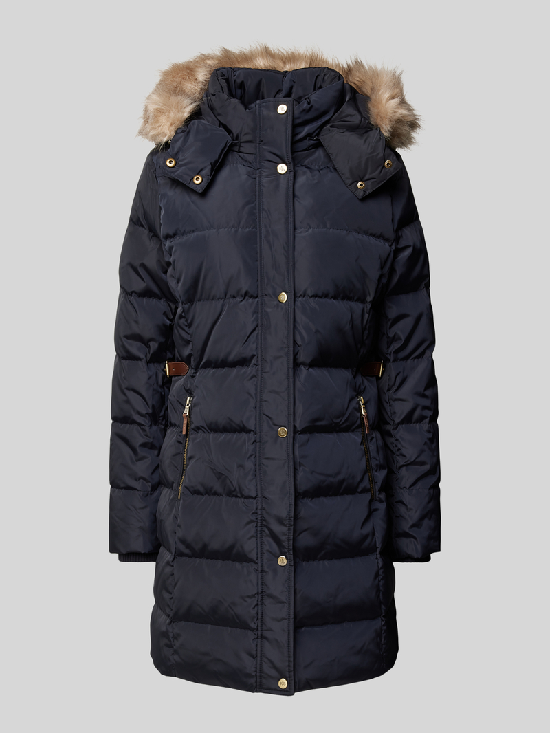 Płaszcz pikowany z kieszeniami zapinanymi na zamek błyskawiczny