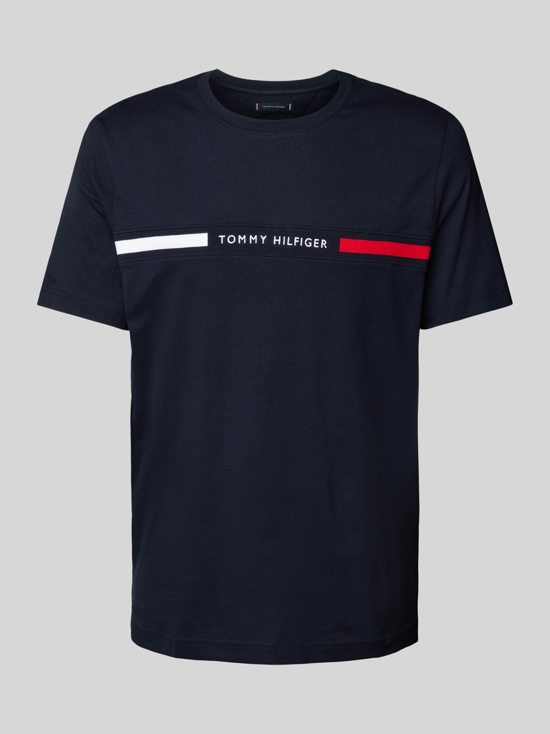 T-shirt o kroju regular fit z wyhaftowanym logo