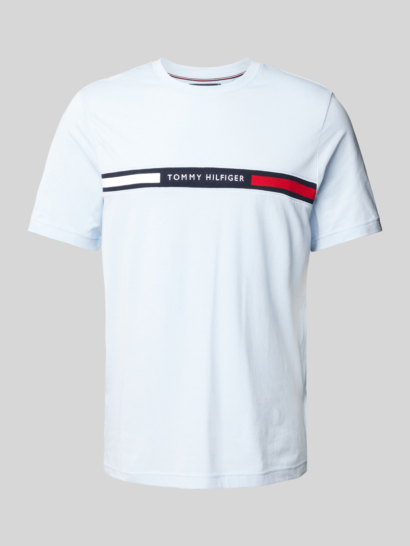 T-shirt o kroju regular fit z wyhaftowanym logo