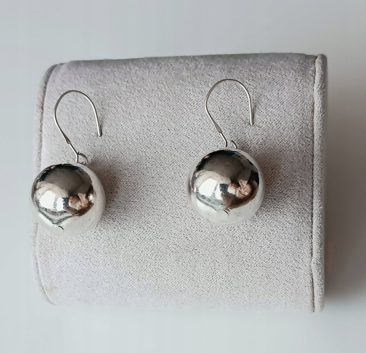 KLASYCZNE ELEGANCKIE WISZ��CE KOLCZYKI KULE POSREBRZANE BEAGLE OTWARTE
