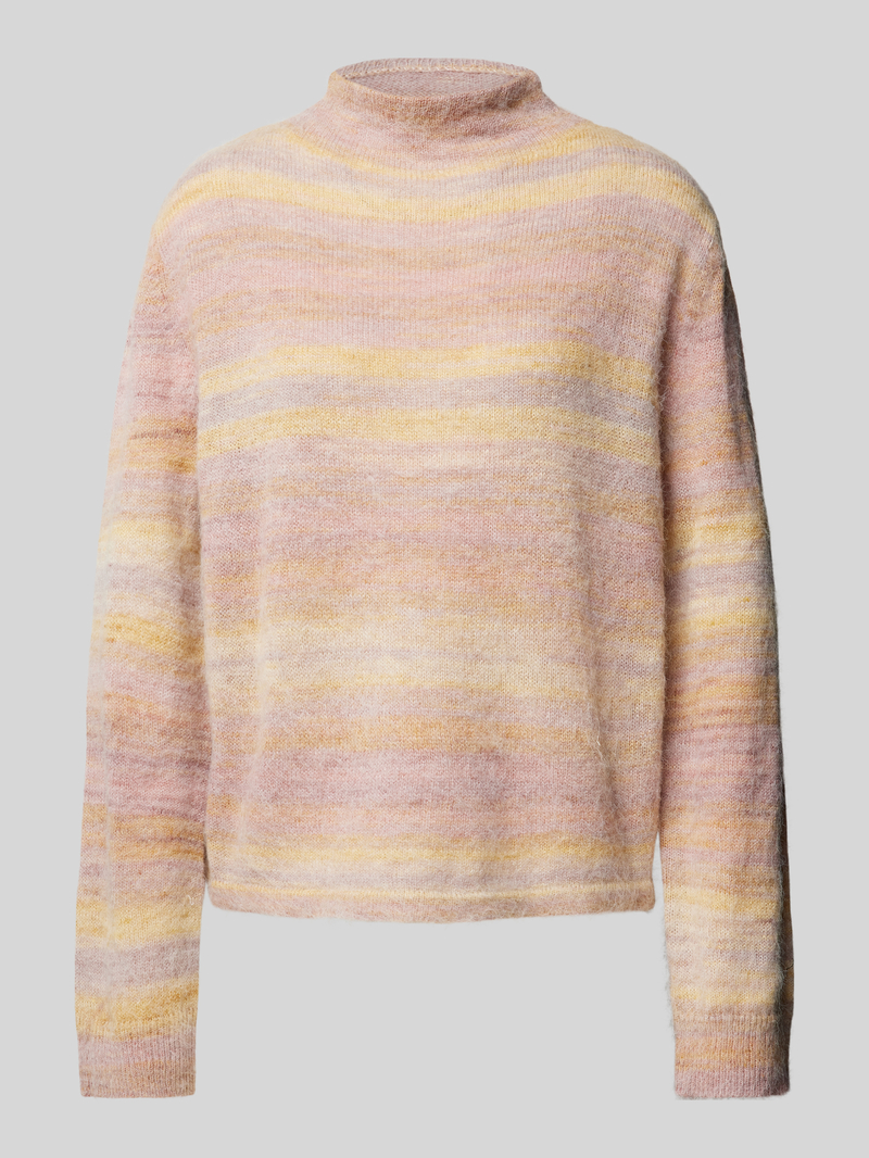 Sweter z dzianiny z golfem
