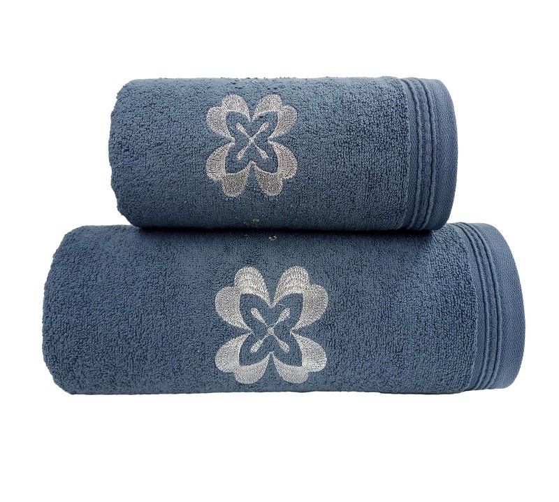 Ręcznik Novella z eleganckim haftem 70x130 denim