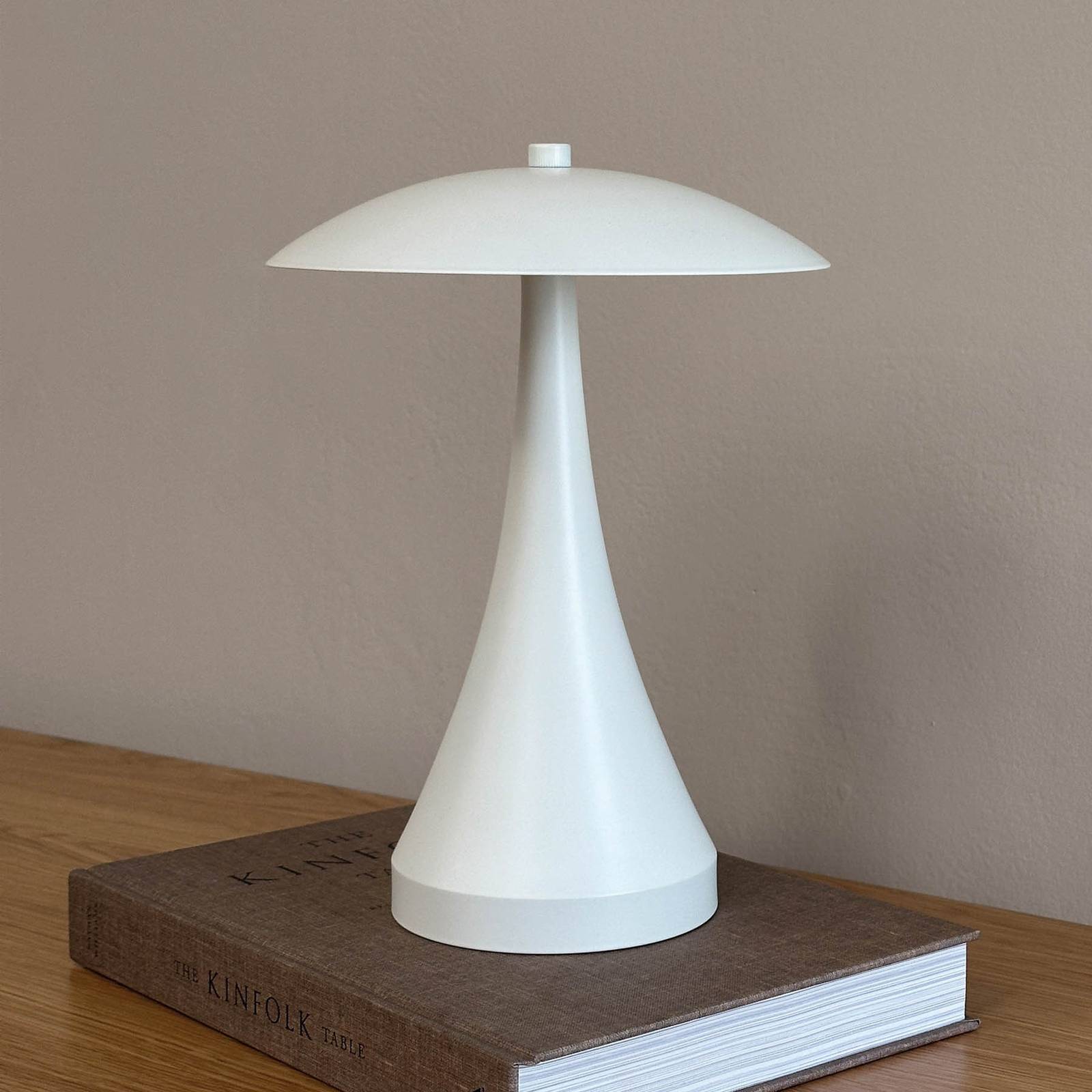Dyberg Larsen lampa stołowa LED Vienna, kremowa, wysokość 28 cm