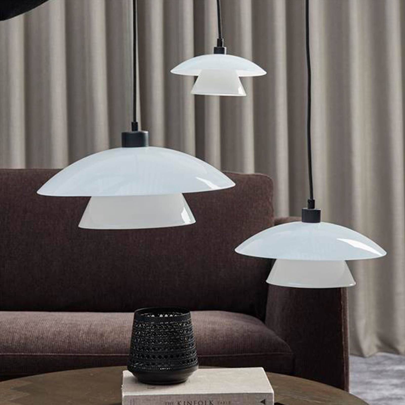 Dyberg Larsen lampa wisząca Norup, Ø 38 cm, opal/czarny, szkło