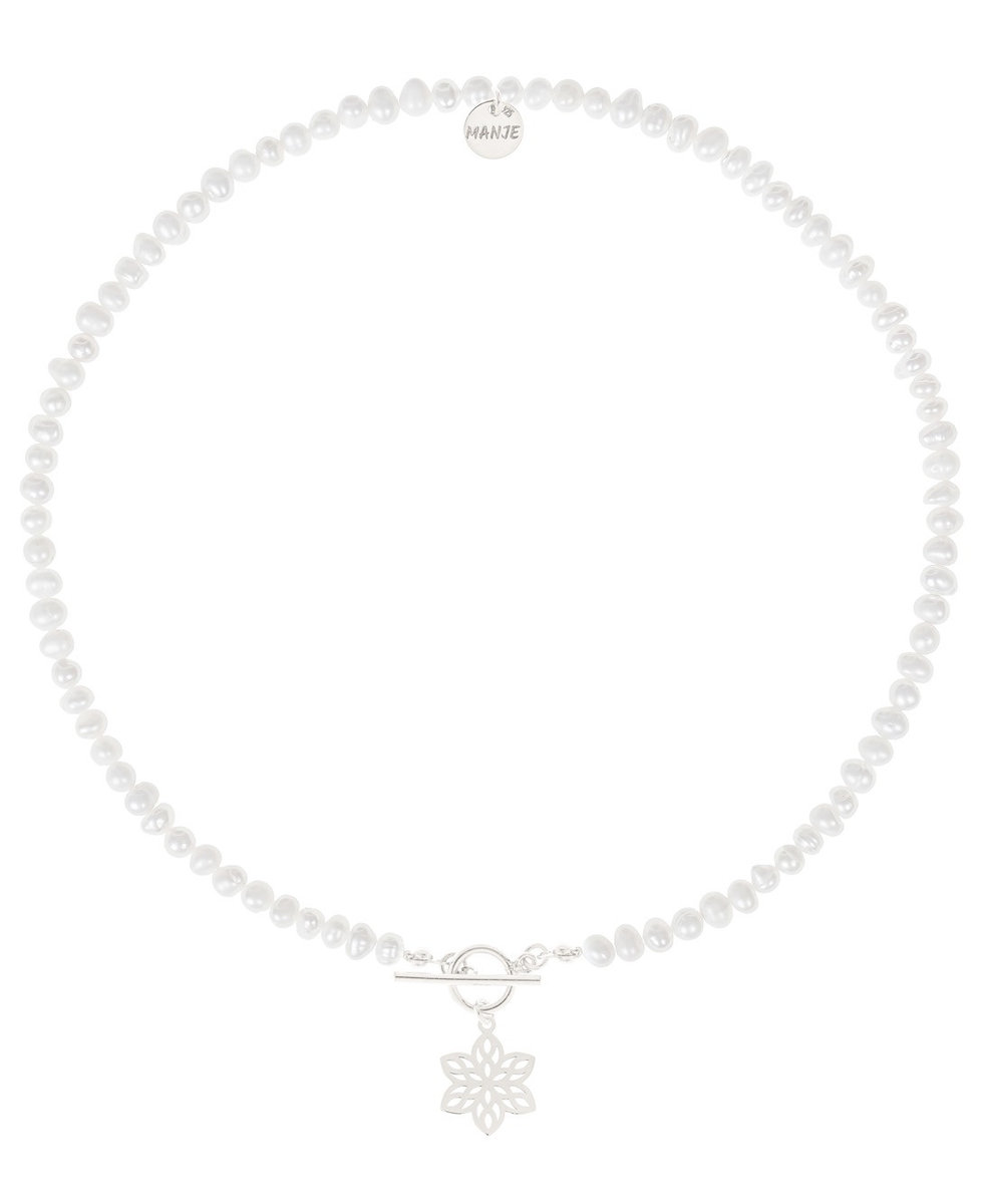 Naszyjnik z pereł ze srebrnym ażurowym kwiatkiem 40 cm